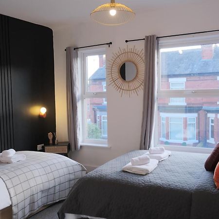 Bee Stays - Pickmere House Warrington Extérieur photo