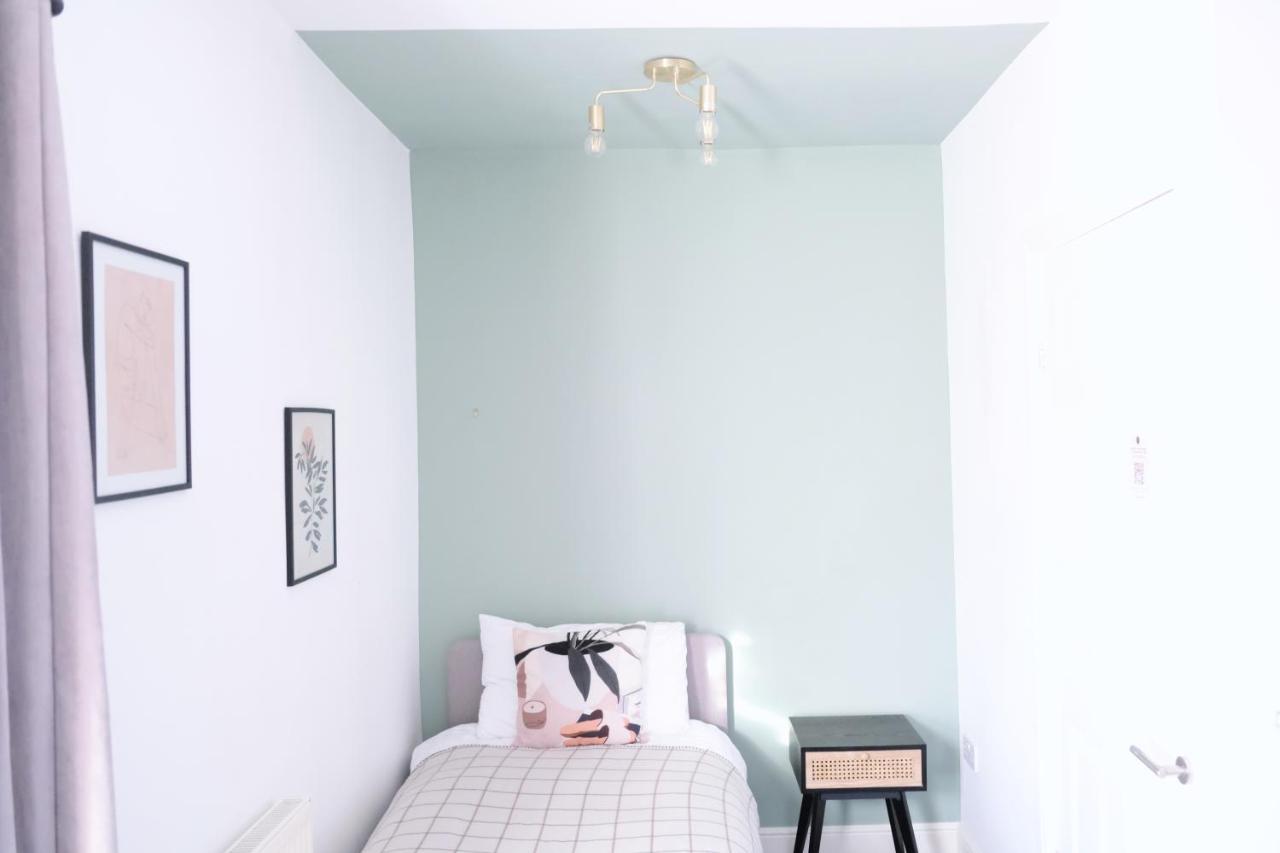 Bee Stays - Pickmere House Warrington Extérieur photo