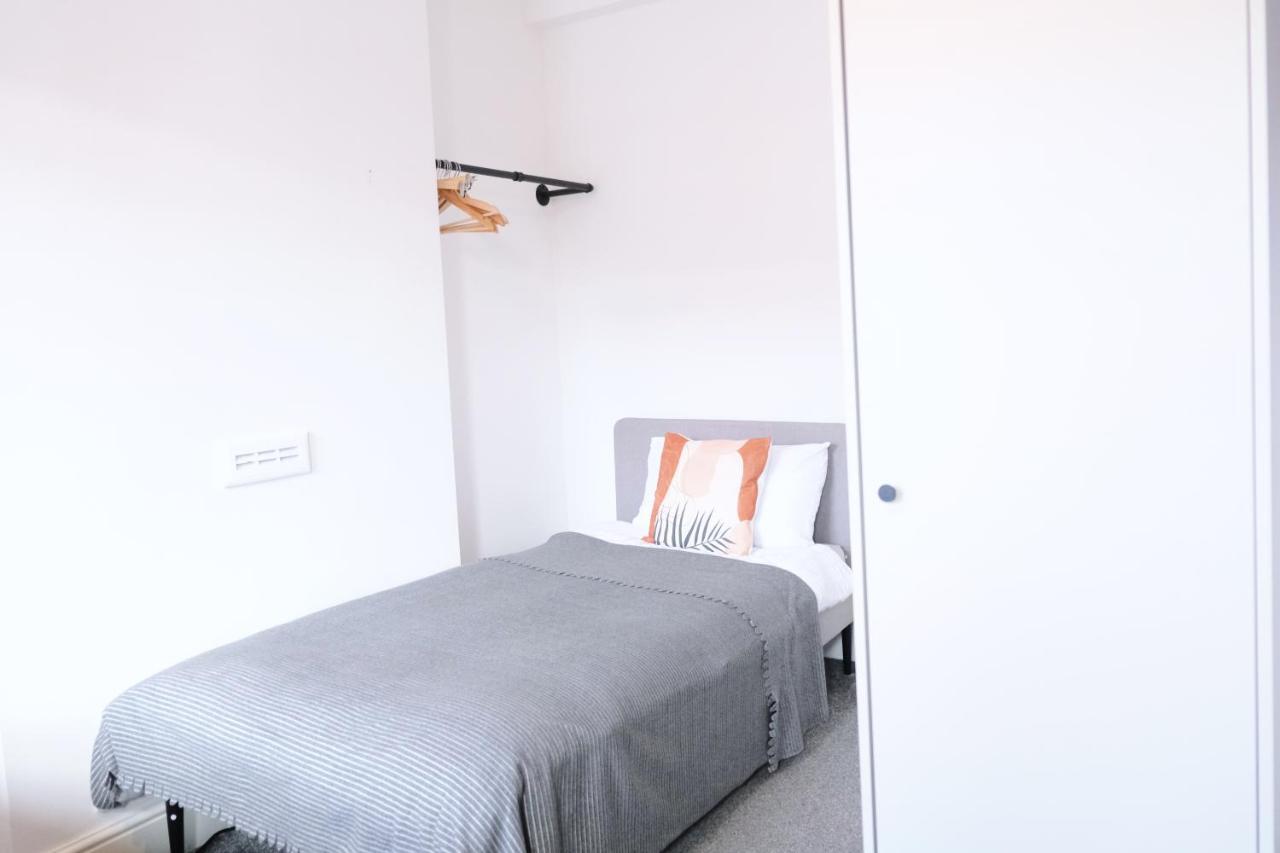 Bee Stays - Pickmere House Warrington Extérieur photo